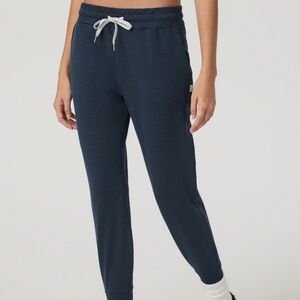 Vuori Joggers  Small WOMEN'S PERFORMANCE JOGGER Midnight Blue